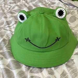 Frog bucket hat